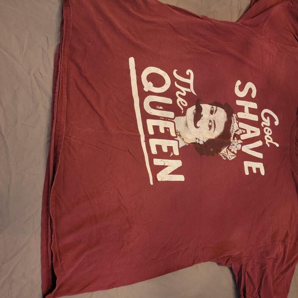 Hot-topic Men's White and Burgundy T-shirt